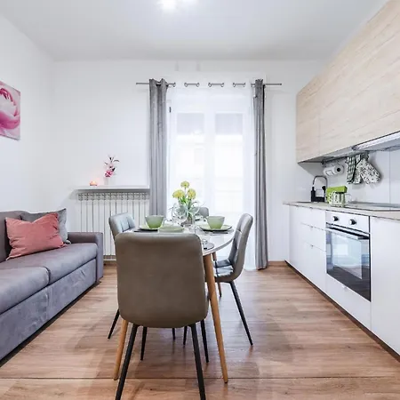 Appartement Essenza Moderna Comfort E Comodita Brescia