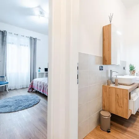 Essenza Moderna Comfort E Comodita דירה ברשה